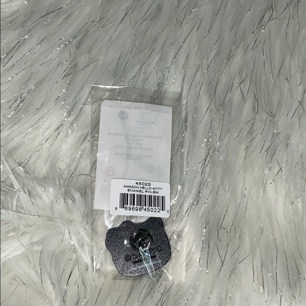 Hello Kitty Pin NWT - Picture 3 of 3